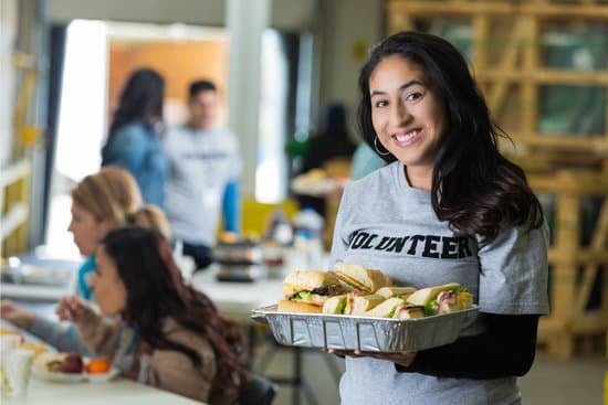 ¿Cómo puedo ayudar yo a organizaciones benéficas católicas en Fort Worth?