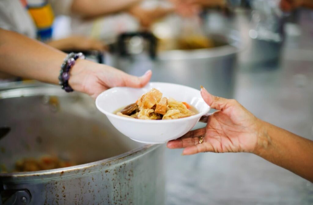 Caridades Católicas comida gratis